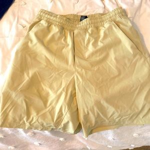 Mens size small yellow lululemon shorts